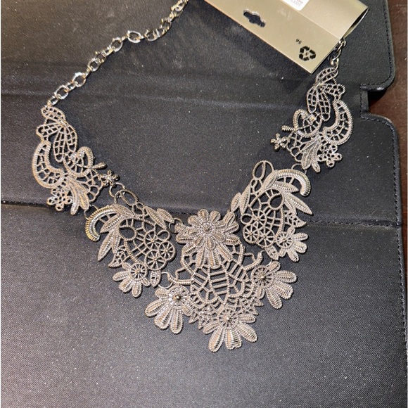 STUDIO S Floral Bib Statement Necklace Silver Tone Vintage Inspired FiligreeNew - Picture 2 of 5